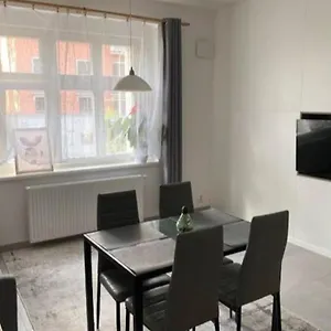 apt-spacious-2br-6min-from-castle.praguehotelsweb.com/